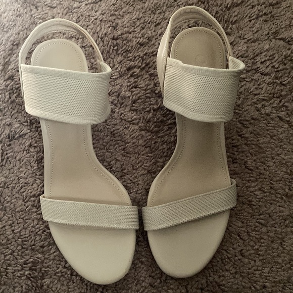 Heels - Picture 2 of 3